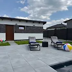 Vakantiehuis By The Pool & Garden