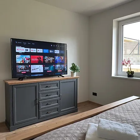 By The Pool & Garden Дом отдыха *