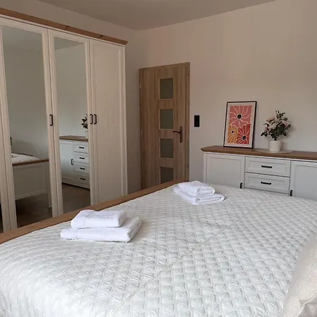 By The Pool & Garden Дом отдыха