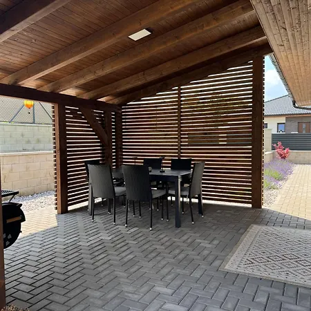 Дом отдыха By The Pool & Garden