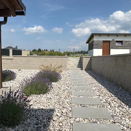 Vakantiehuis By The Pool & Garden Mukarschow