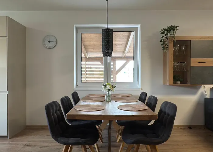 Сasa de vacaciones By The Pool & Garden Mukarschow