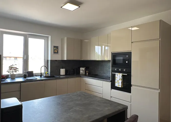 By The Pool & Garden Сasa de vacaciones *