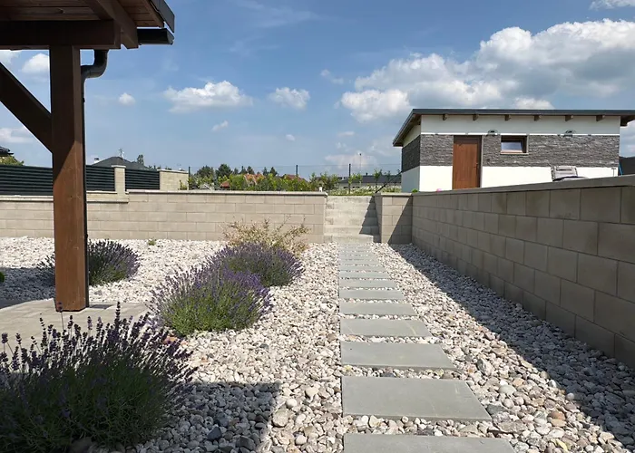 Сasa de vacaciones By The Pool & Garden Mukarschow